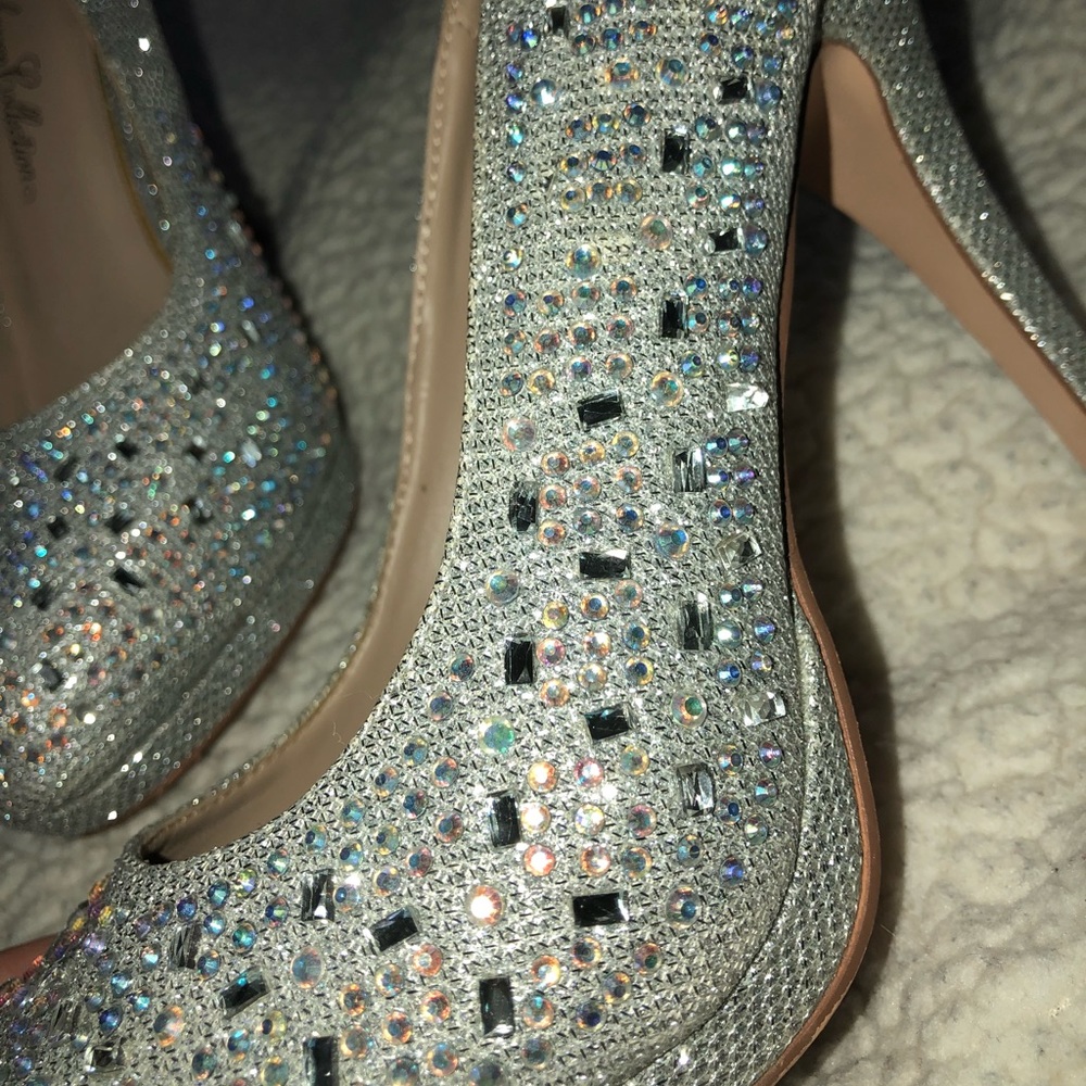 De Blossom Collection bedazzled high heels!